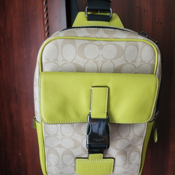 Coach track pack bag, signature and key lime - Picture 5 of 7